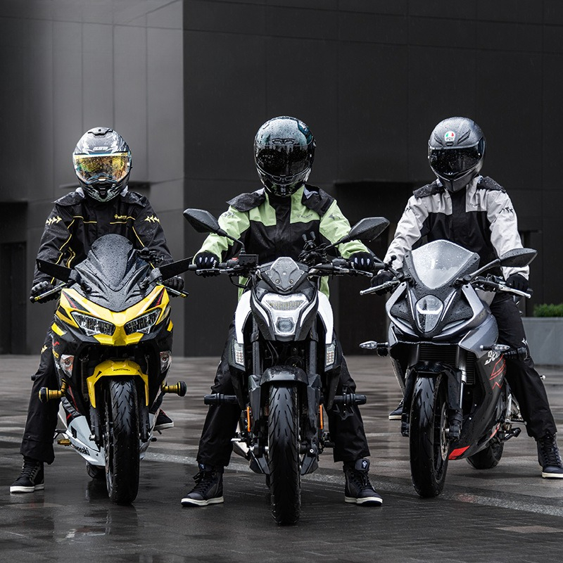 Completo Impermeabile per Moto - Cycling Commute In Rain recensione e prezzo